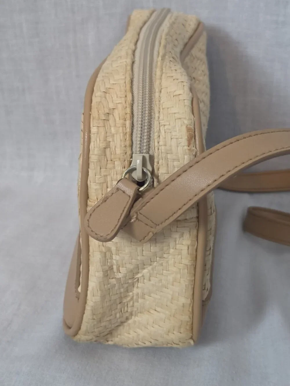 Etienne Aigner Woven Straw Crossbody Shoulder Bag Purse Tan Summer Vacation - Picture 2 of 12